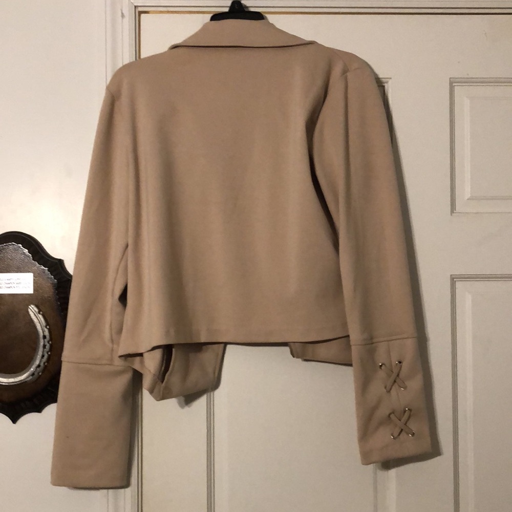 Tan jacket - Picture 4 of 4
